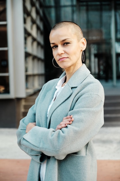 Business-Analystin professionelles Portrait weiblich moderne Business-Kleidung